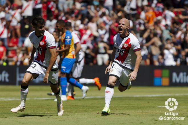 Isi Palazón celebrando un gol en el último Rayo Vallecano-Valencia