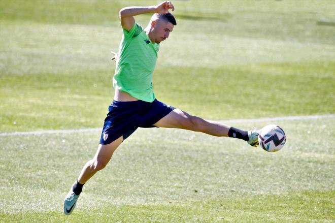 Escorzo del navarro Oihan Sancet en Lezama (Foto: Athletic Club).