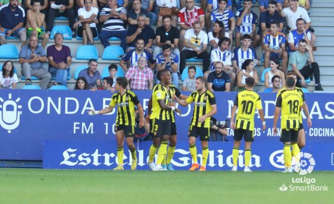 Celebración del segundo gol de Giuliano Simeone durante el Ponferradina-Real Zaragoza (Foto: LaLig