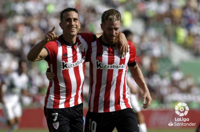 Navarros: Alex Berenguer e Iker Muniain celebran el gol del primero en el Elche CF-Athletic Club (Foto: LaLiga).