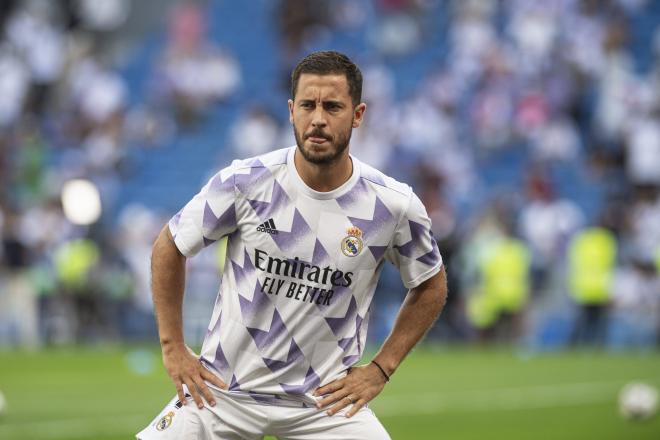 Hazard calienta antes del Real Madrid-Mallorca bajo las órdenes de Carlo Ancelotti (FOTO: Cordón Press).