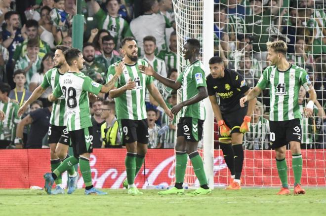 El Real Betis celebrando el gol de Rodri contra el Villarreal.