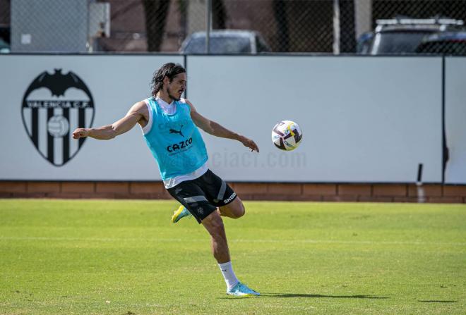 Edinson Cavani ya entrena con el grupo (Foto: Valencia CF).