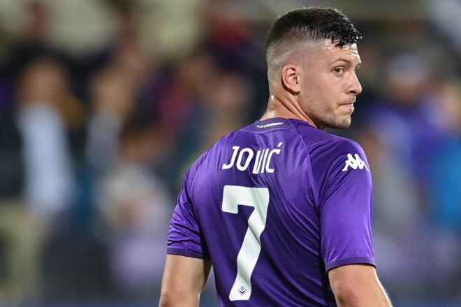 Jovic, en un partido de la Fiorentina (FOTO: Cordón Press).