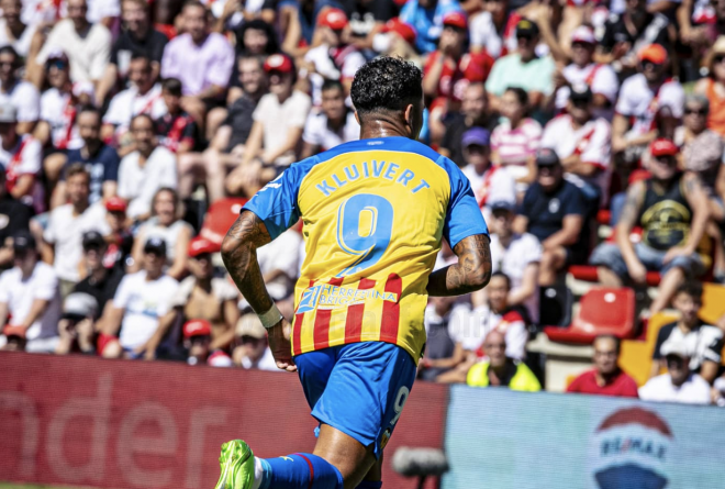 Kluivert debutó al salir en el minuto 63 ante el Rayo Vallecano (Foto: Valencia CF).