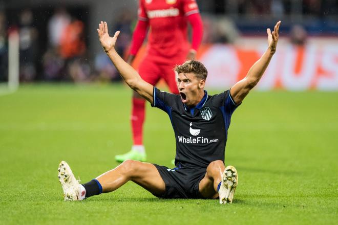 Marcos Llorente protesta en el Bayer Leverkusen-Atlético de Madrid (Foto: Cordon Press).