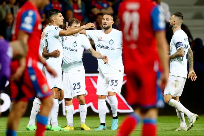 Los jugadores del Inter celebran uno de los goles ante el Viktoria Plzen (fOTO: EFE).