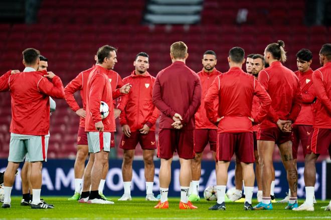 Los jugadores del Sevilla, en el Parken Stadion (Foto: SFC):