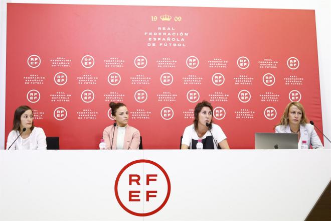 Rueda de prensa ofrecida por las árbitras de la Primera División Femenina para explicar los motiv