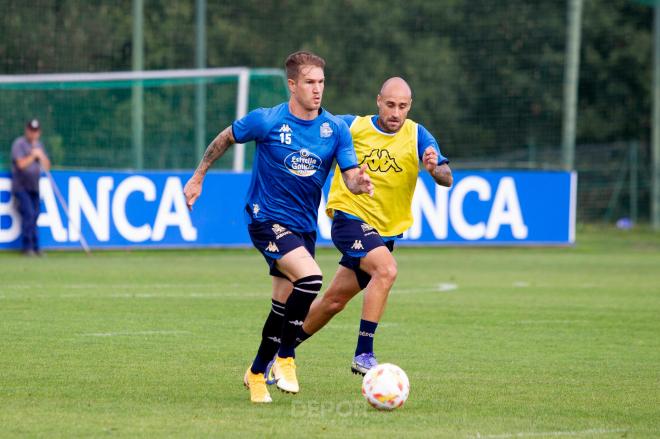 Raúl Carnero y Gorka Santamaría en un entrenamiento del Deportivo (Foto: RCD)