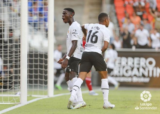 Ilaix grita el tanto de Lino en el Valencia-Celta (Foto: LaLiga)