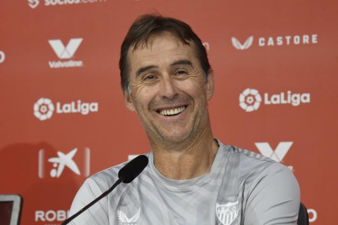 Lopetegui, entrenador del Sevilla, en la rueda de prensa previa al partido ante el Villarreal (Foto: Kiko Hurtado).