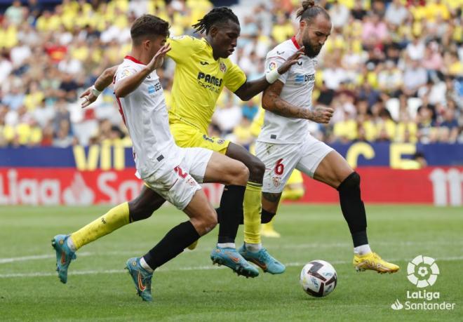 Gudelj y Kike Salas, en el Villarreal-Sevilla (Foto: LaLiga).