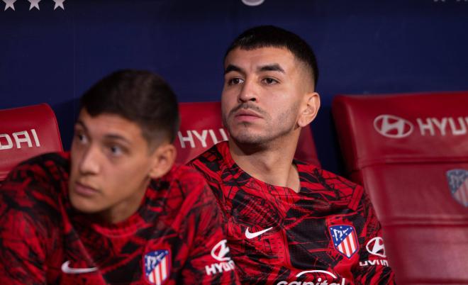Correa y Nahuel Molina, en el banquillo del Atlético de Madrid (Foto: Cordon Press).