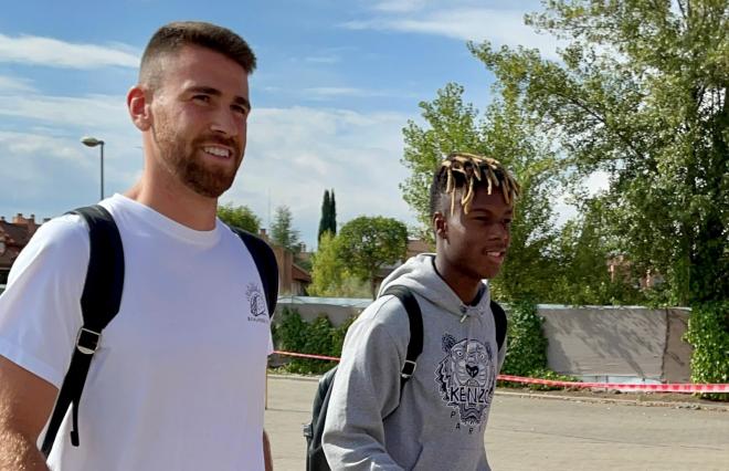 Unai Simón y Nico Williams llegan a Las Rozas para la concentración con España (Foto: @SEFutbol)