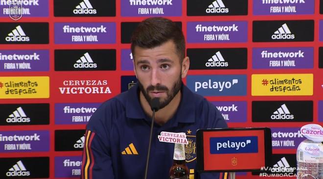 Gayà comparece en rueda de prensa con la Selección Española.