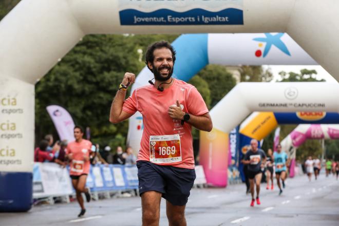 Seis nuevas becas para investigar contra el cáncer gracias a la solidaridad de RunCáncer