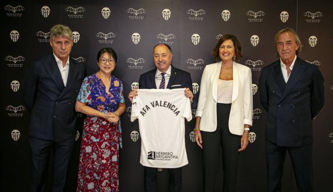 El Valencia CF se une al Día Mundial del Alzhéimer (Foto: Valencia CF).
