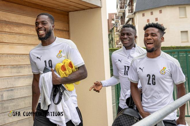 Rostro de alegría de Iñaki Williams con sus compañeros de Ghana.