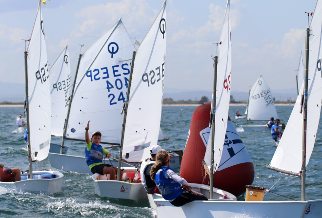 Optimist, Crucero y Pesca, protagonistas en un intenso fin de semana en el Real Club Náutico de Va