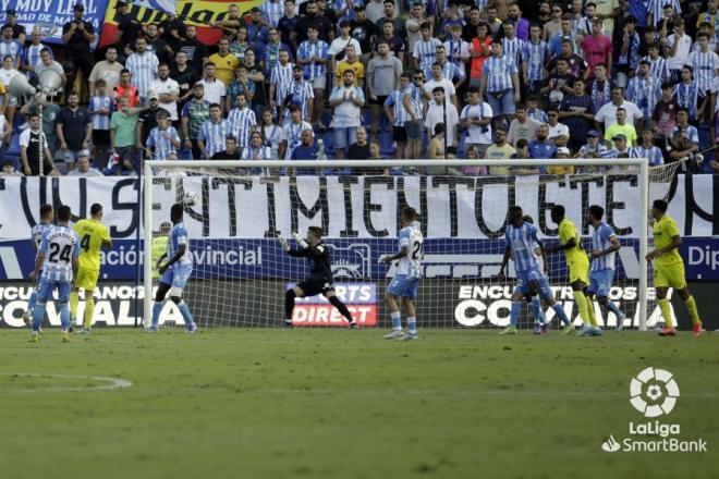 La afición del Málaga, en el partido de la primera vuelta frente al Villarreal B (Foto: LaLiga).