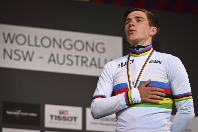 Remco Evenepoel celebra su victoria en el Mundial de 2022 (Foto: Cordon Press).