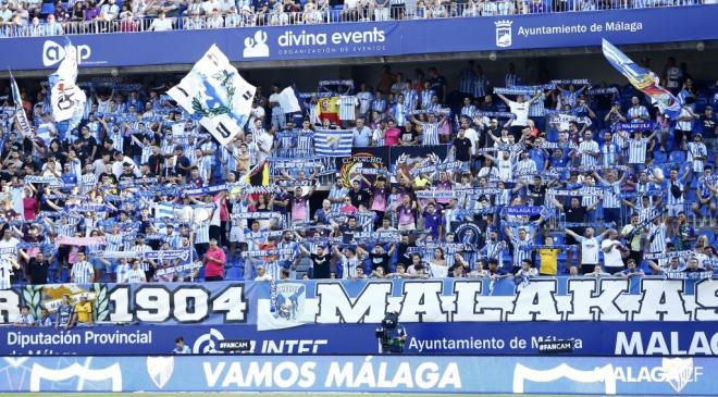 La afición del Málaga, durante el partido ante el Villarreal B (Foto: MCF).