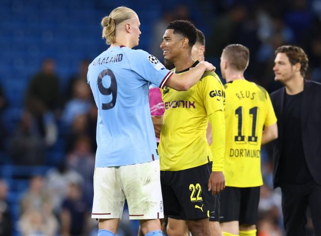 Bellingham y Haaland se saludan tras el Manchester City-Dortmund (Foto: Cordon Press).