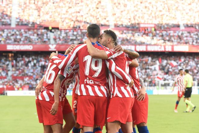 Los jugadores colchonero celebra el gol de Llorente en el Sevilla-Atlético (FOTO: Kiko Hurtado).
