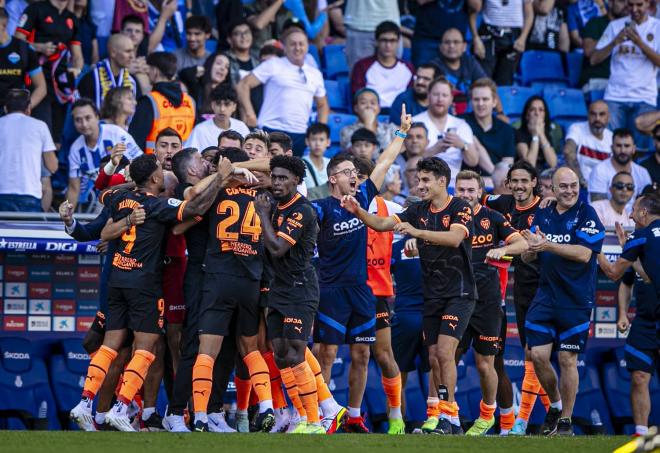 El gol Eray Cömert para poner el 2-2 en el RCD Espanyol - Valencia CF (Foto: Valencia CF).