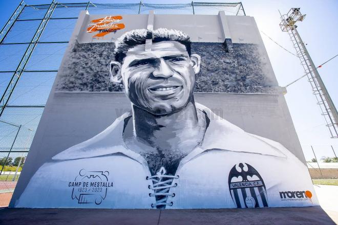 El espectacular mural de Puchades en Sueca que da lustre a la ruta urbana del Valencia