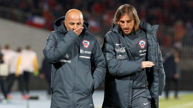 Beccacece y Sampaoli, en un partido con Chile.