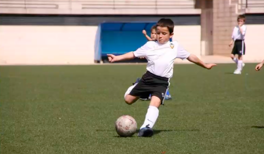 Hugo Guillamón, de pequeño (Foto: Valencia CF).