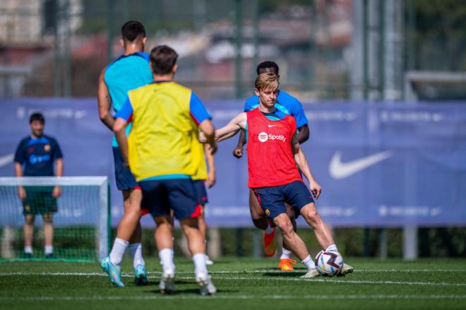 Frenkie de Jong, durante el entrenamiento del miércoles del Barcelona de Xavi (Foto: FCB).