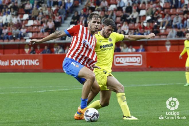 Christian Rivera, durante el Sporting-Villarreal B (Foto: LaLiga).