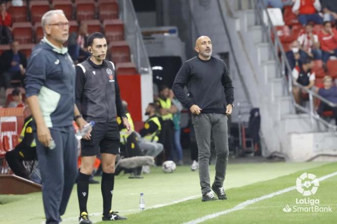 Abelardo, durante el Sporting-Villarreal B (Foto: LaLiga).