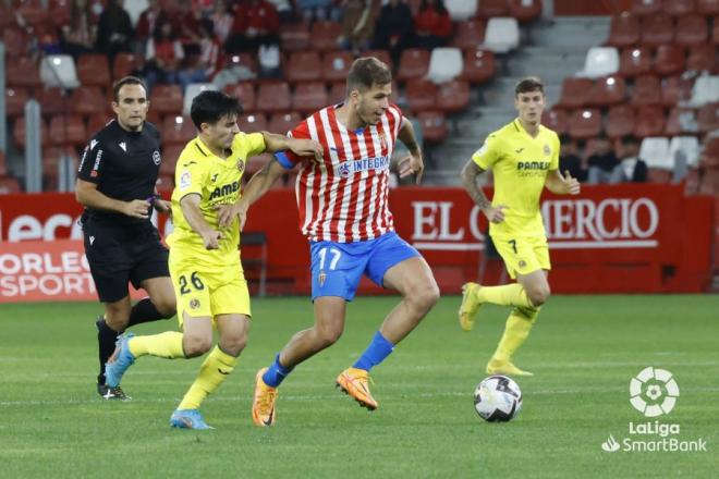 Christian Rivera, durante el Sporting - Villarreal B (Foto: LaLiga).
