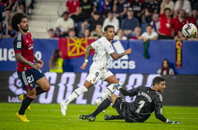 Los Kluivert los primeros padres e hijos que marcaban en el Valencia CF