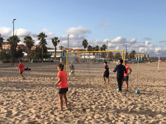 La Fundación Deportiva Municipal inaugura una nueva instalación de fútbol playa