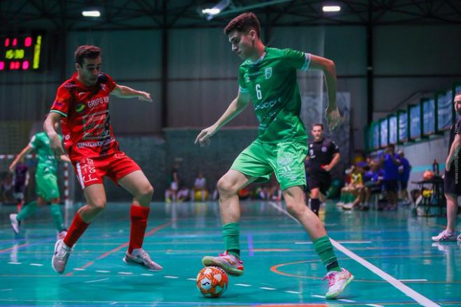 Uno de los partidos del UMA Antequera en el Trofeo Diputación de Málaga 2022.