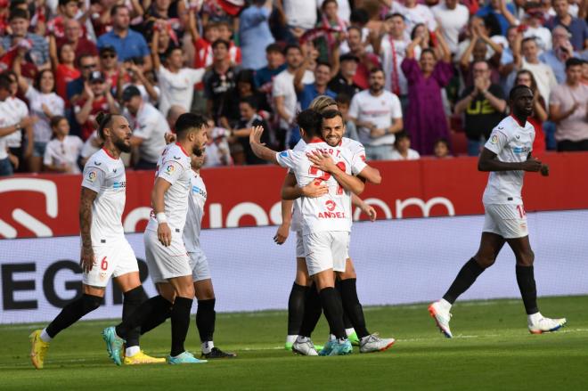 Celebración del tanto de Óliver Torres en el Sevila-Athletic (Foto: Kiko Hurtado).