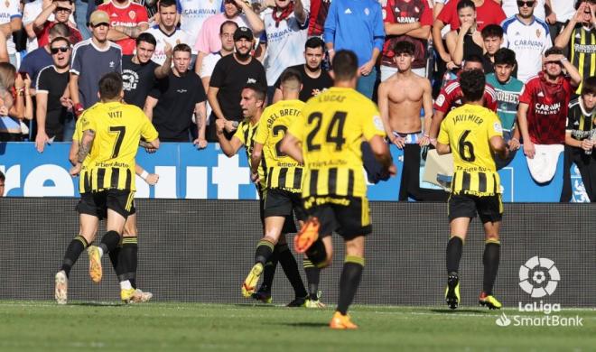 Celebración del gol de Montoro durante el Zaragoza-Oviedo (Foto: LaLiga).