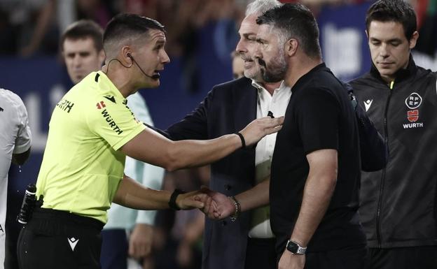 Gattuso ve la tarjeta