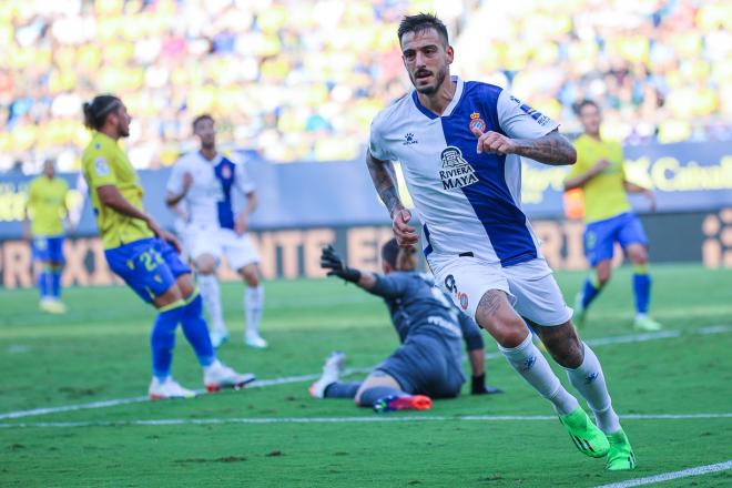 Joselu celebra su gol en el Cádiz-Espanyol (Foto: Cristo García).