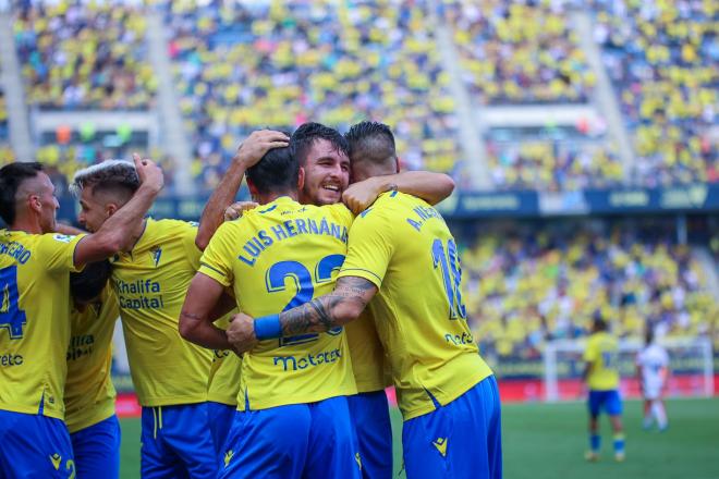 Celebración del gol de Víctor Chust durante el Cádiz-Espanyol (Foto: Cristo García).