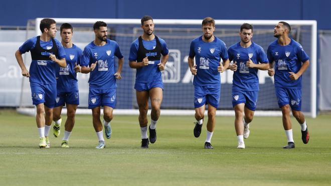 Los suplentes del Málaga ante el Andorra, en un entrenamiento (Foto: MCF).