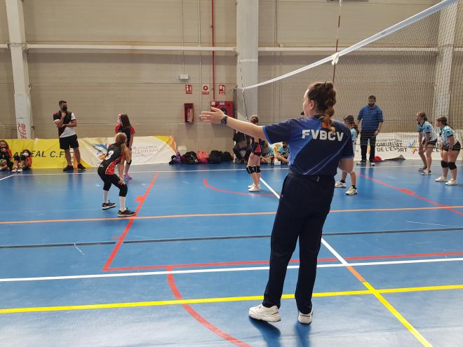 La Federación se lanza a la búsqueda de nuevos árbitros de voleibol con un curso a 30 euros