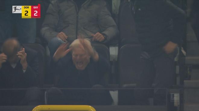 Oliver Kahn se enfada tras el empate del Dortmund en el 95'