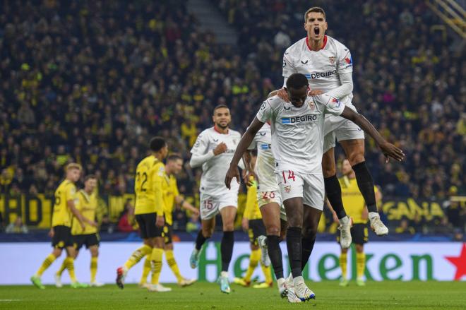 Nianzou celebra su gol en Dortmund (Foto: Cordon Press).