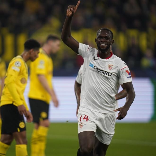 Nianzou celebra su gol al Dortmund (Foto: SFC).